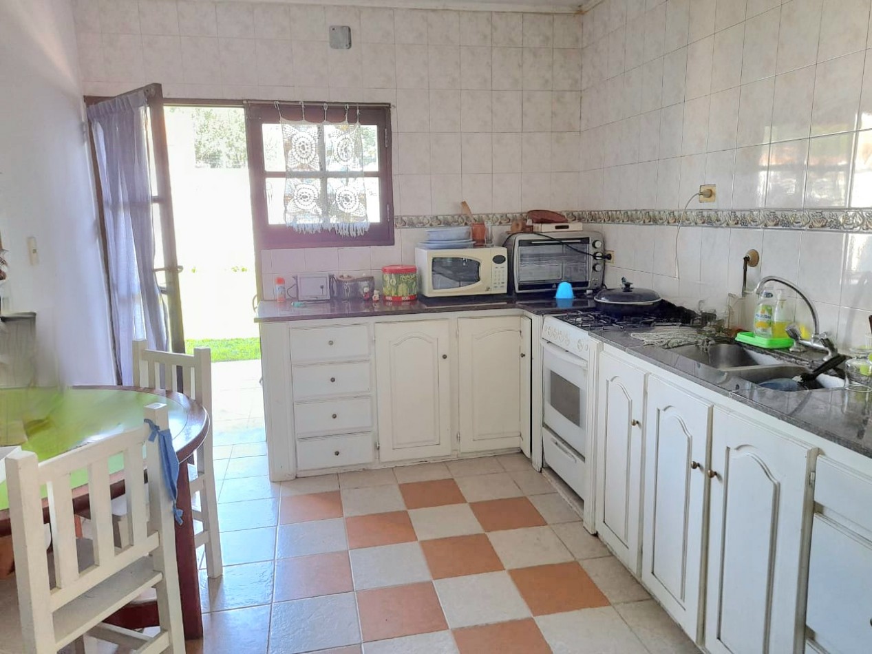 APTA CREDITO!!CASA DE 4D + FONDO- B° MARTICOLL - Entre Zavalia y Lamadrid