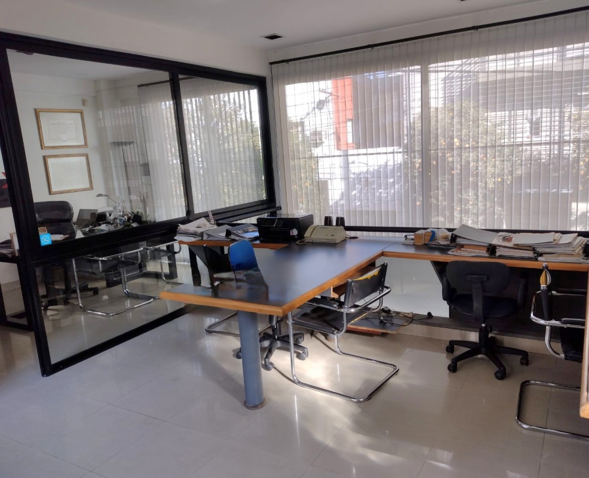 Oficina de 2 Plantas - Alt. Av. Avellaneda 750 (Zona Centro de Salud)