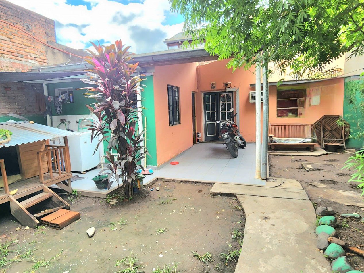 Esquina 25 de Mayo y Bolivia- Dos Casas + 1 Depto. en Venta 