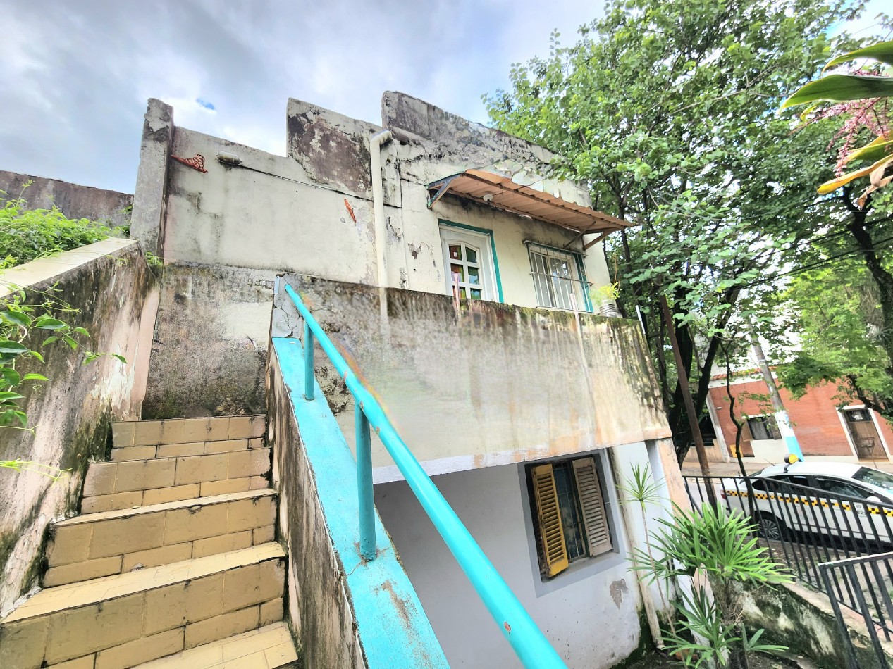 Esquina 25 de Mayo y Bolivia- Dos Casas + 1 Depto. en Venta 