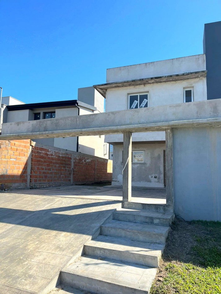 A ESTRENAR DUPLEX DE 3D C/ TERRENO DE 300 M2 ZONA COLEGIO LOS CERROS