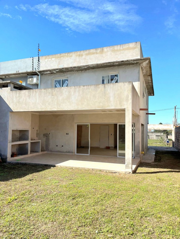 A ESTRENAR DUPLEX DE 3D C/ TERRENO DE 300 M2 ZONA COLEGIO LOS CERROS