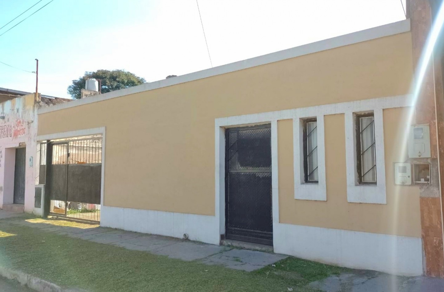 B° Diza Casa de 4D + Local Comercial - Juan Padros al 500