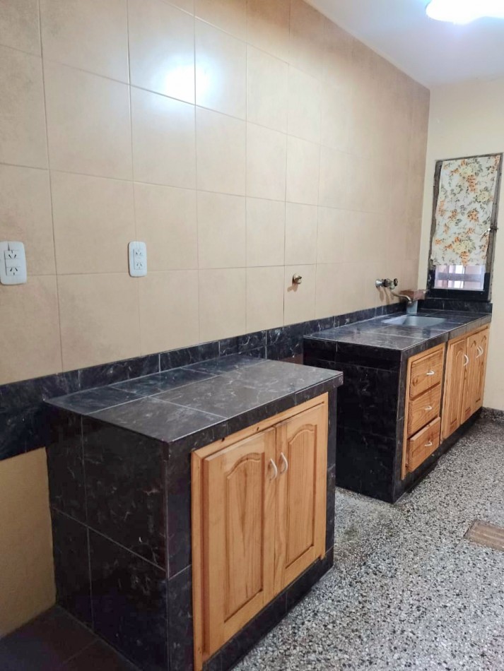 B° Diza Casa de 4D + Local Comercial - Juan Padros al 500