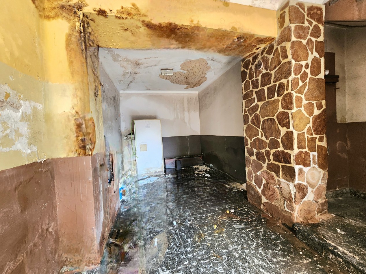 Italia al 700 - Casa en Planta Alta de  3D + Cochera y Dep. Servicio a Reformar 
