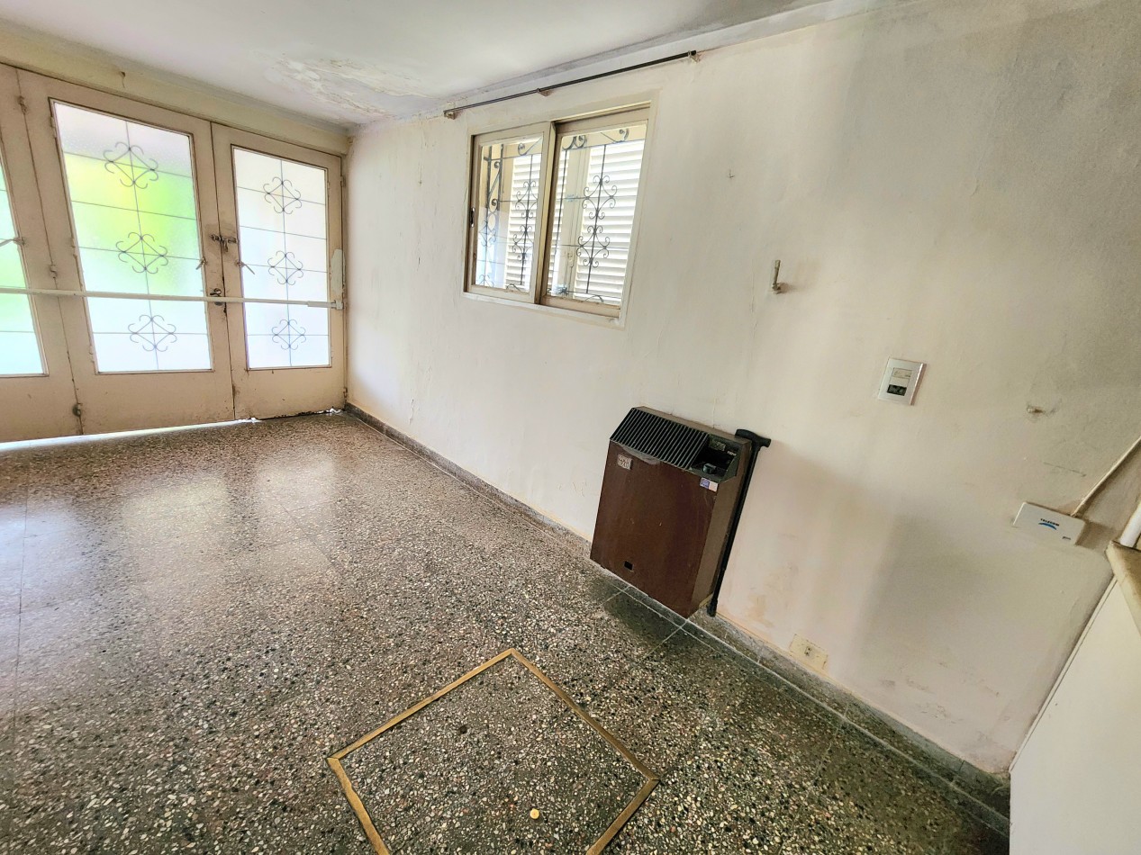 B° Kennedy - Ecuador al 3300- Casa de 3D + Dep. + Fondo y Cochera 
