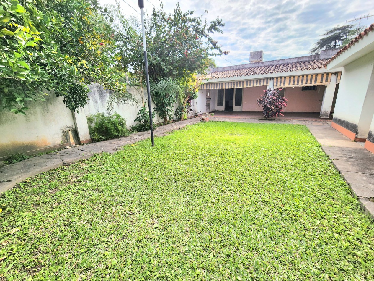 B° Kennedy - Ecuador al 3300- Casa de 3D + Dep. + Fondo y Cochera 