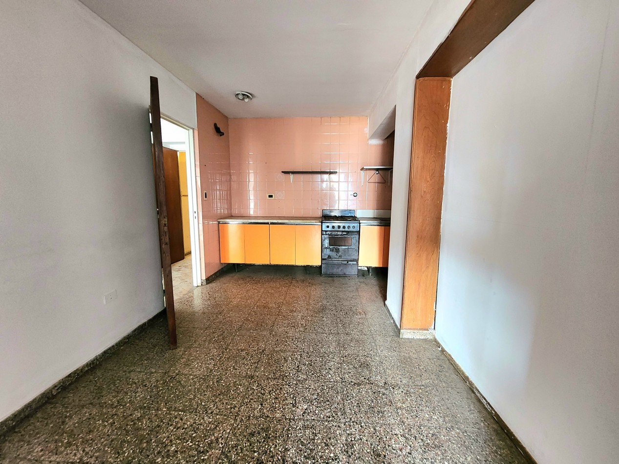 Maipu  167 - Depto. De 4D + Dep. Servicio + Balcon al Frente