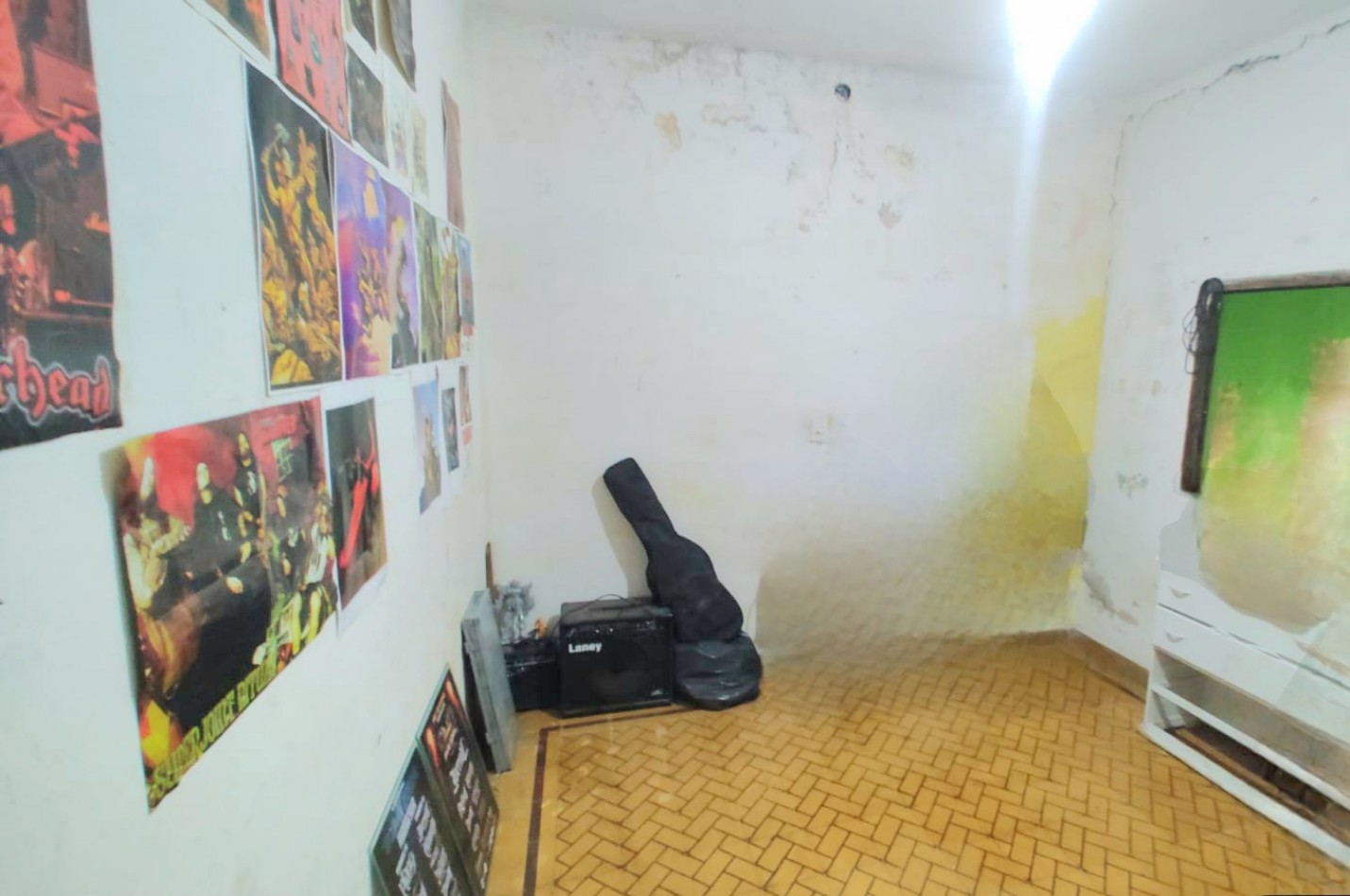 Aguilares - B° 9 de Julio-  Casa de 3D+ Cochera+ Fondo amplio a Refaccionar