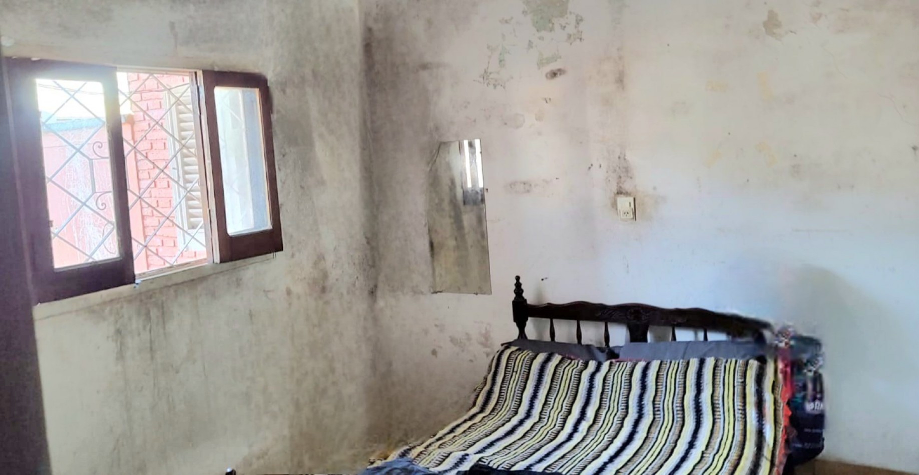 Aguilares - B° 9 de Julio-  Casa de 3D+ Cochera+ Fondo amplio a Refaccionar