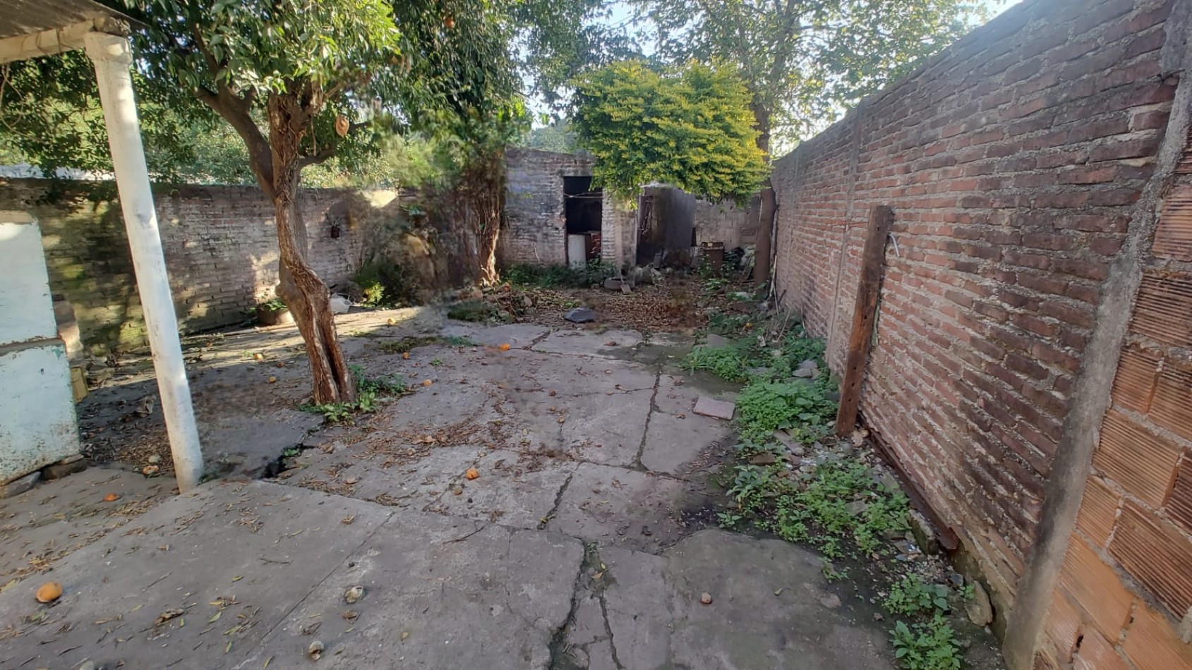 Aguilares - B° 9 de Julio-  Casa de 3D+ Cochera+ Fondo amplio a Refaccionar