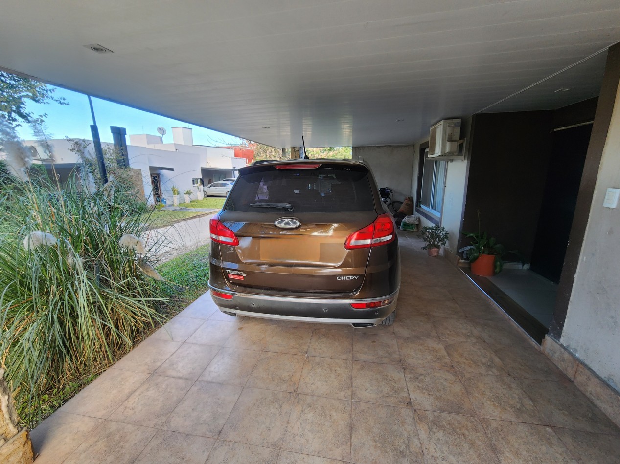 B° Privado la Cañadita- Casa Esquina de 4D + Cochera+ Fondo c/ Pileta - APTA CREDITO HIPOTECARIO!!