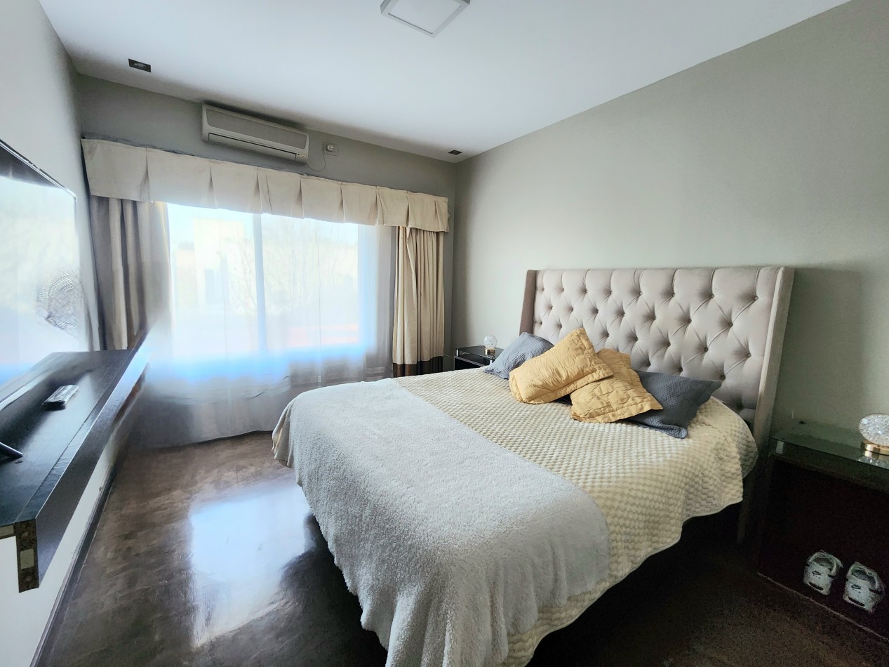 B° Privado la Cañadita- Casa Esquina de 4D + Cochera+ Fondo c/ Pileta - APTA CREDITO HIPOTECARIO!!