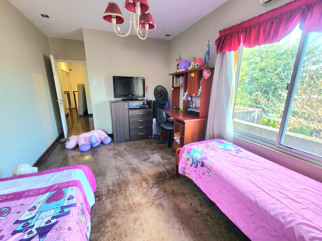 B° Privado la Cañadita- Casa Esquina de 4D + Cochera+ Fondo c/ Pileta - APTA CREDITO HIPOTECARIO!!