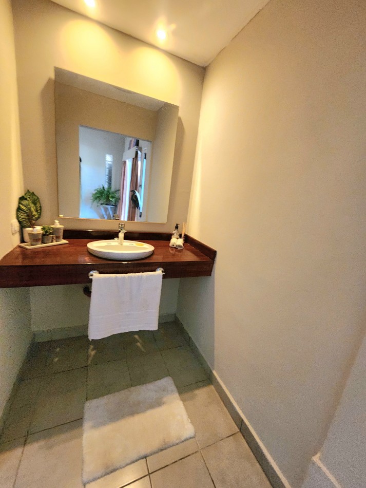 B° Privado la Cañadita- Casa Esquina de 4D + Cochera+ Fondo c/ Pileta - APTA CREDITO HIPOTECARIO!!