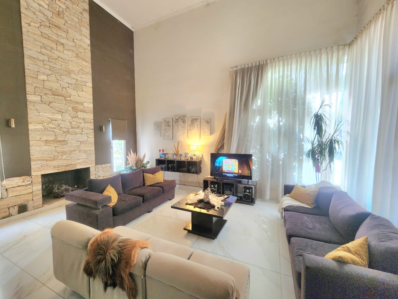 B° Privado la Cañadita- Casa Esquina de 4D + Cochera+ Fondo c/ Pileta - APTA CREDITO HIPOTECARIO!!