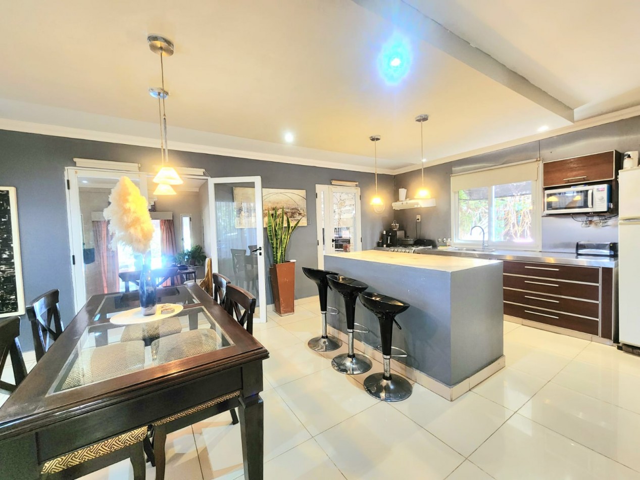 B° Privado la Cañadita- Casa Esquina de 4D + Cochera+ Fondo c/ Pileta - APTA CREDITO HIPOTECARIO!!