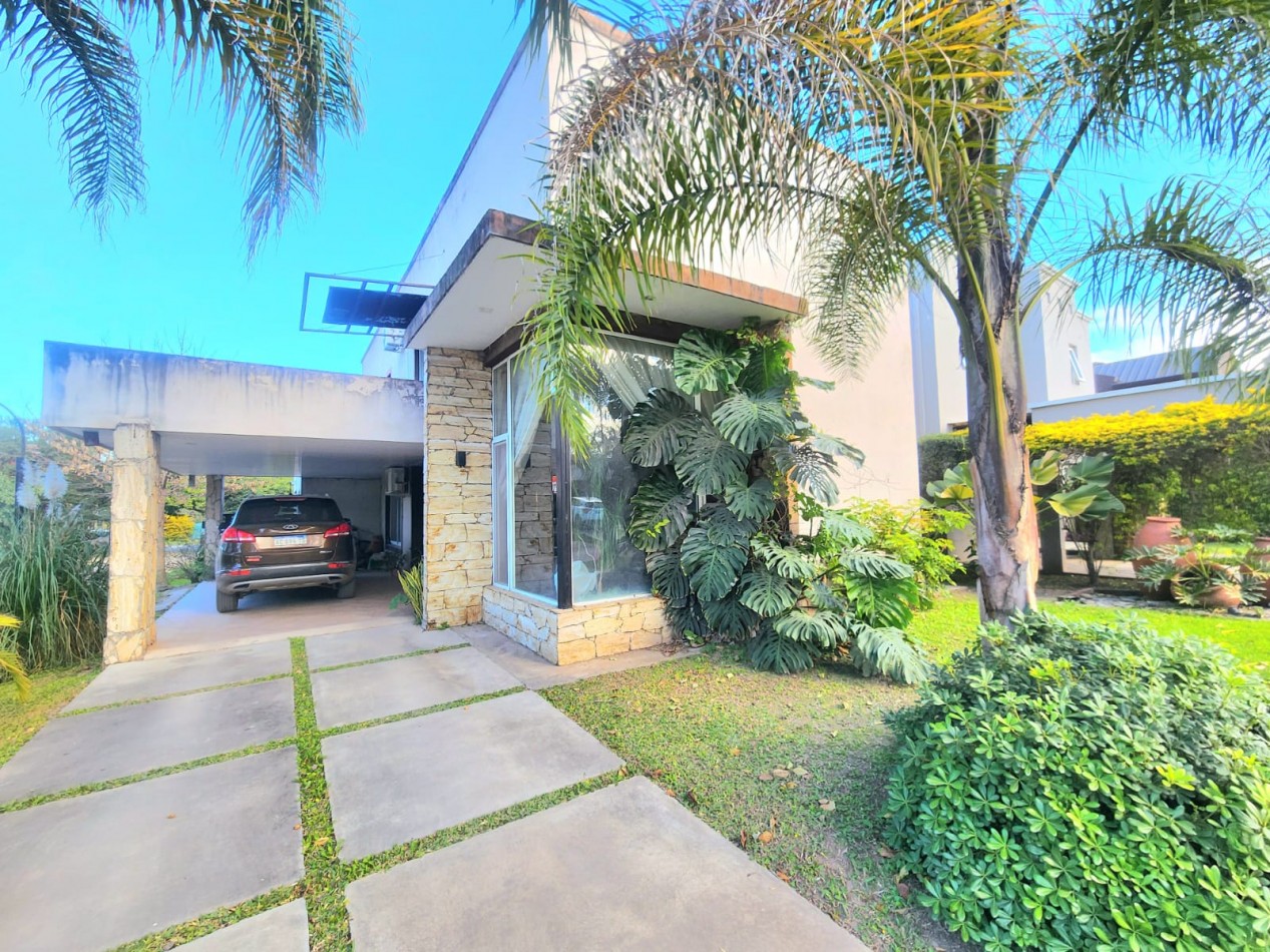 B° Privado la Cañadita- Casa Esquina de 4D + Cochera+ Fondo c/ Pileta - APTA CREDITO HIPOTECARIO!!