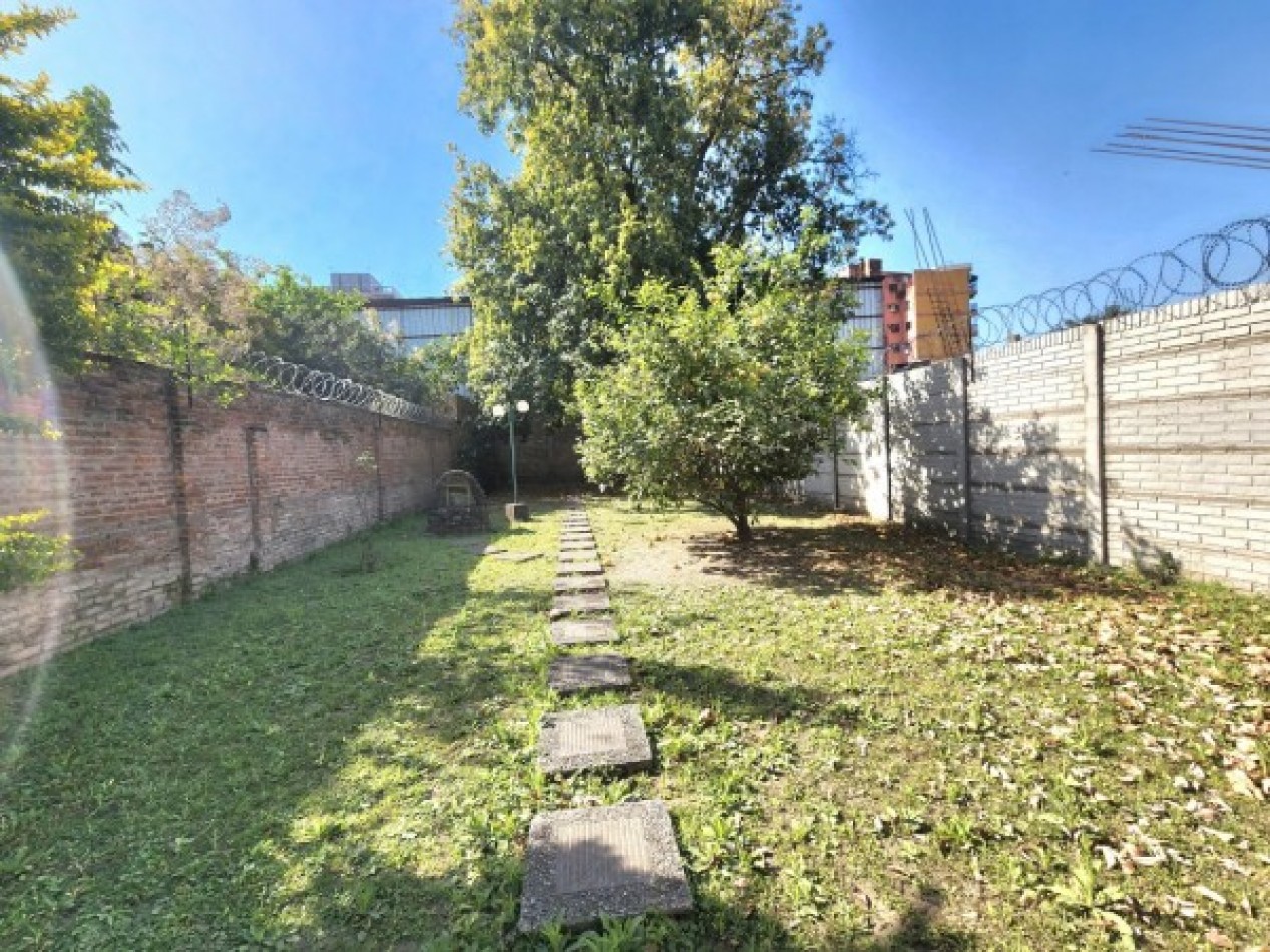 Gral. Paz al 100 - Casa de 5D - Ideal Para Actividad Comercial - TERRENO DE 9 X 70