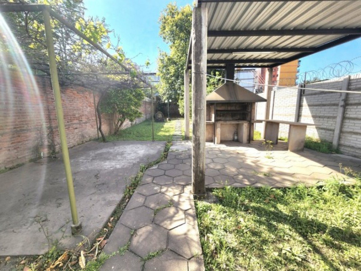Gral. Paz al 100 - Casa de 5D - Ideal Para Actividad Comercial - TERRENO DE 9 X 70