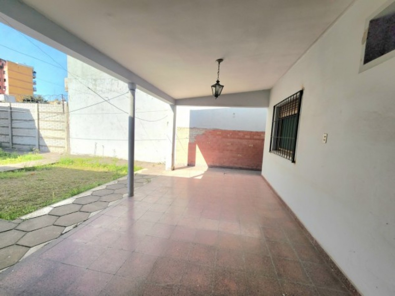 Gral. Paz al 100 - Casa de 5D - Ideal Para Actividad Comercial - TERRENO DE 9 X 70