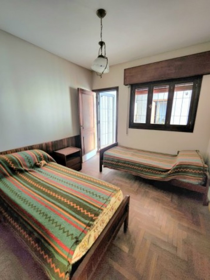 Gral. Paz al 100 - Casa de 5D - Ideal Para Actividad Comercial - TERRENO DE 9 X 70