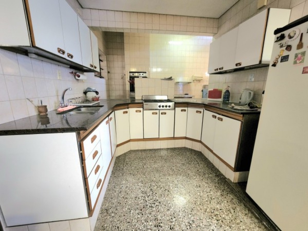 Gral. Paz al 100 - Casa de 5D - Ideal Para Actividad Comercial - TERRENO DE 9 X 70