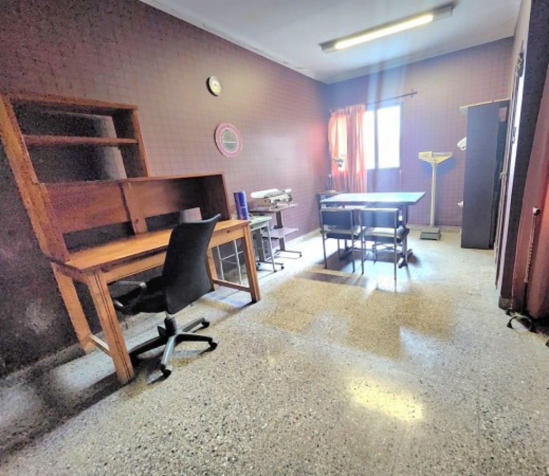 Gral. Paz al 100 - Casa de 5D - Ideal Para Actividad Comercial - TERRENO DE 9 X 70