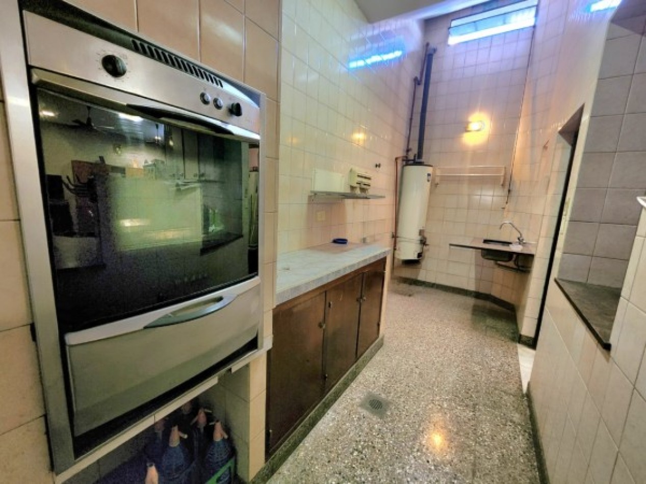 Gral. Paz al 100 - Casa de 5D - Ideal Para Actividad Comercial - TERRENO DE 9 X 70