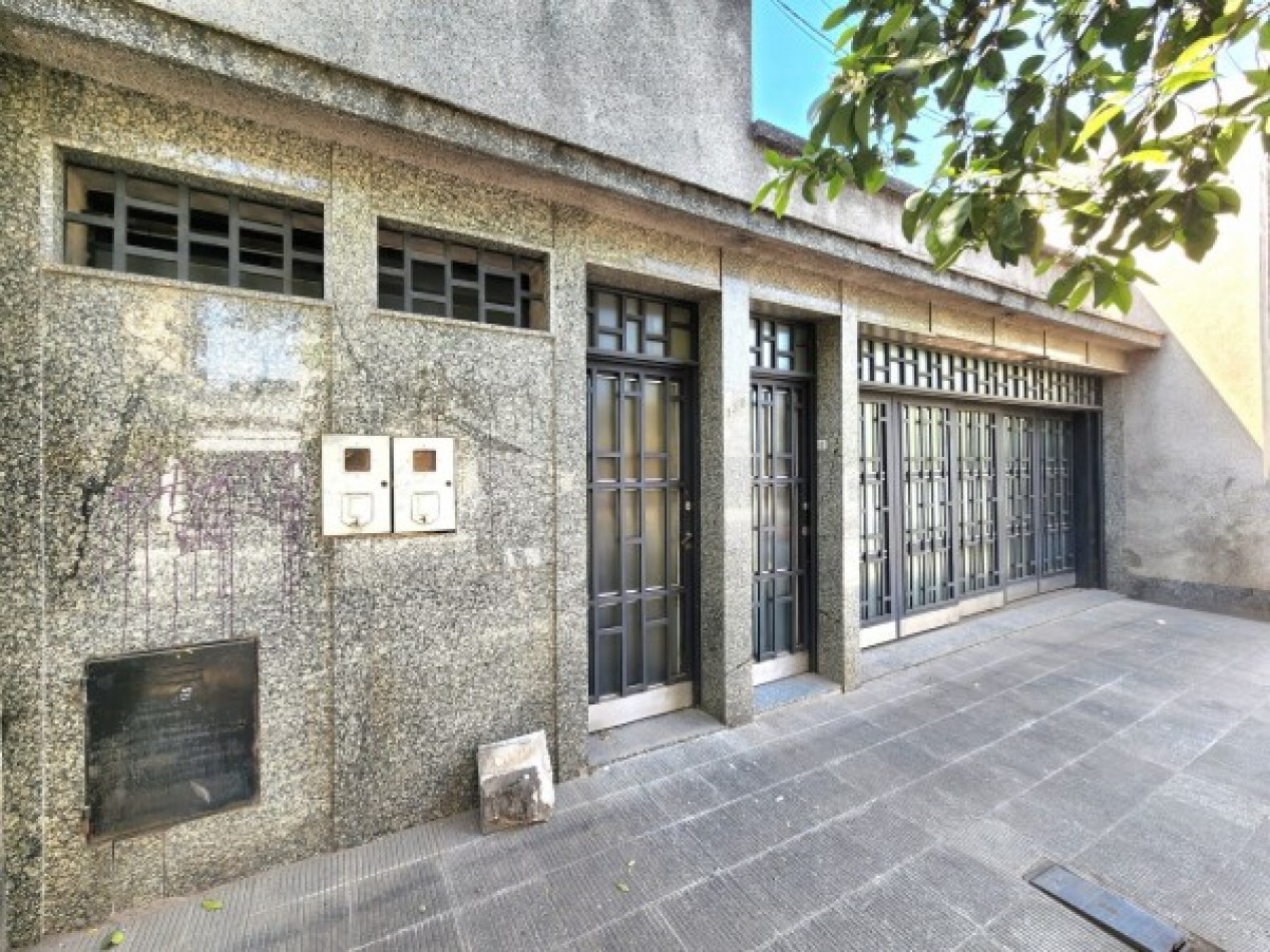 Gral. Paz al 100 - Casa de 5D - Ideal Para Actividad Comercial - TERRENO DE 9 X 70