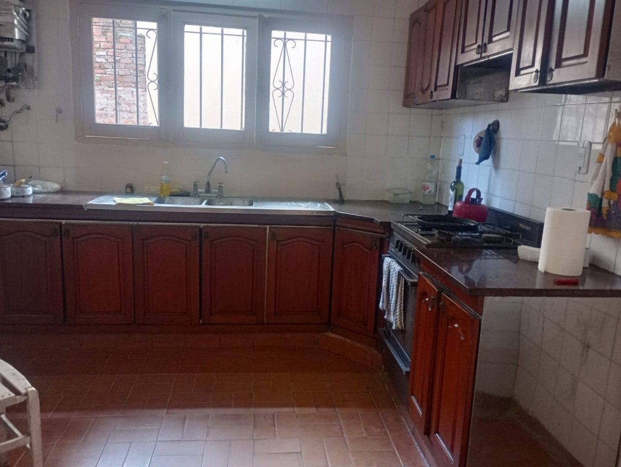 Monteros - Rivadavia al 100 - Casa Centrica de 3D + Dep. c/ Cochera 