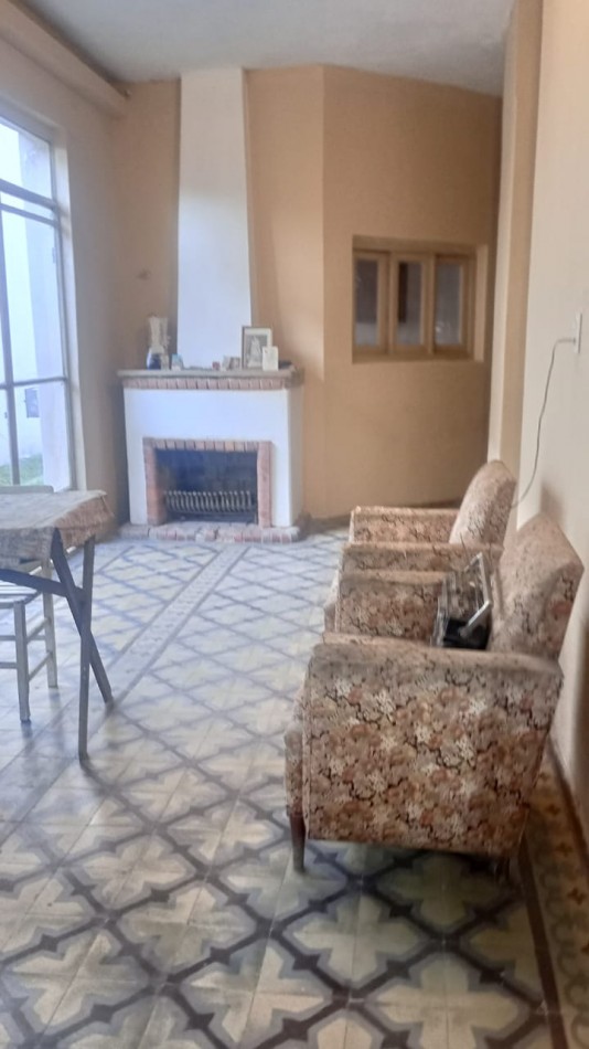 Monteros - Rivadavia al 100 - Casa Centrica de 3D + Dep. c/ Cochera 