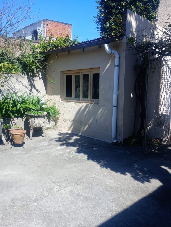 Monteros - Rivadavia al 100 - Casa Centrica de 3D + Dep. c/ Cochera 
