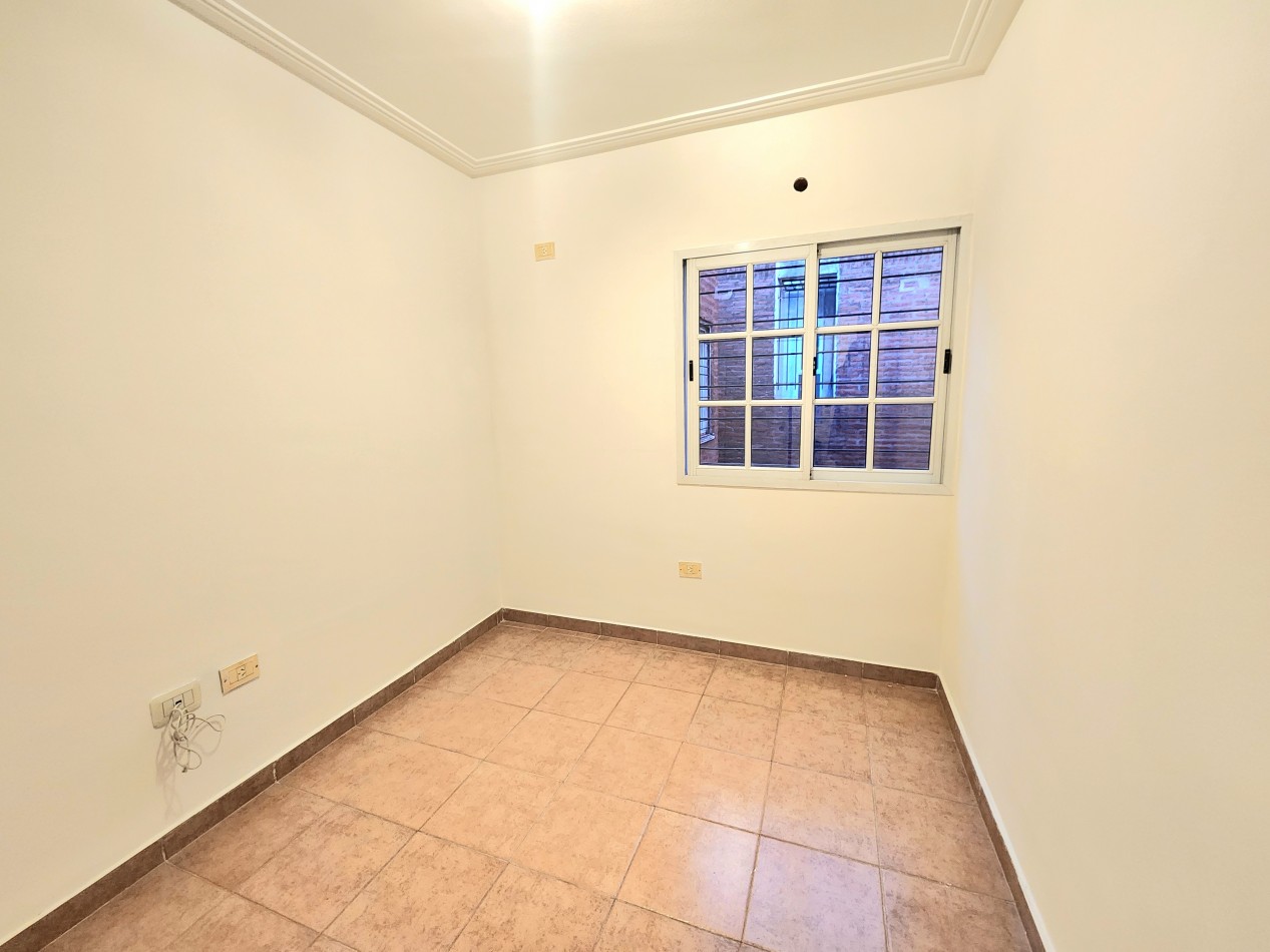 Apto Credito!! B° Sur Duplex 2D 1/2 c/ Cochera y Patio Las Piedras 172