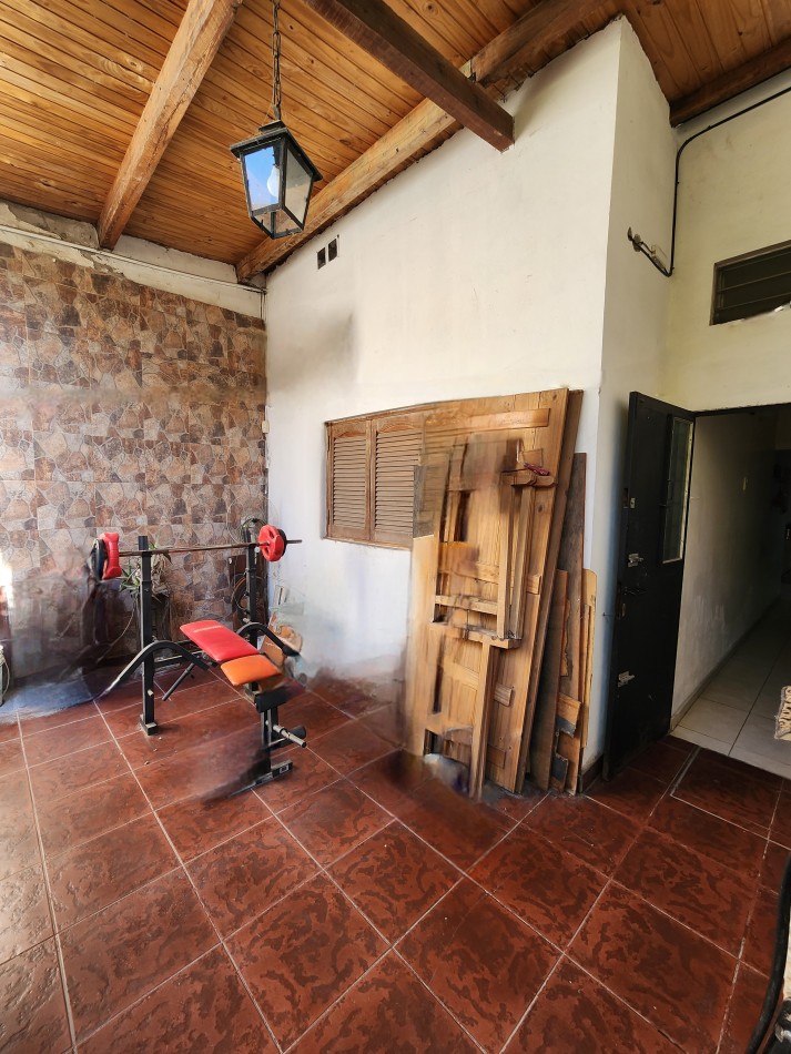 APTA CREDITO! CASA DE 2D+SALON+ COCHERA+ PATIO SAN LORENZO AL 1400
