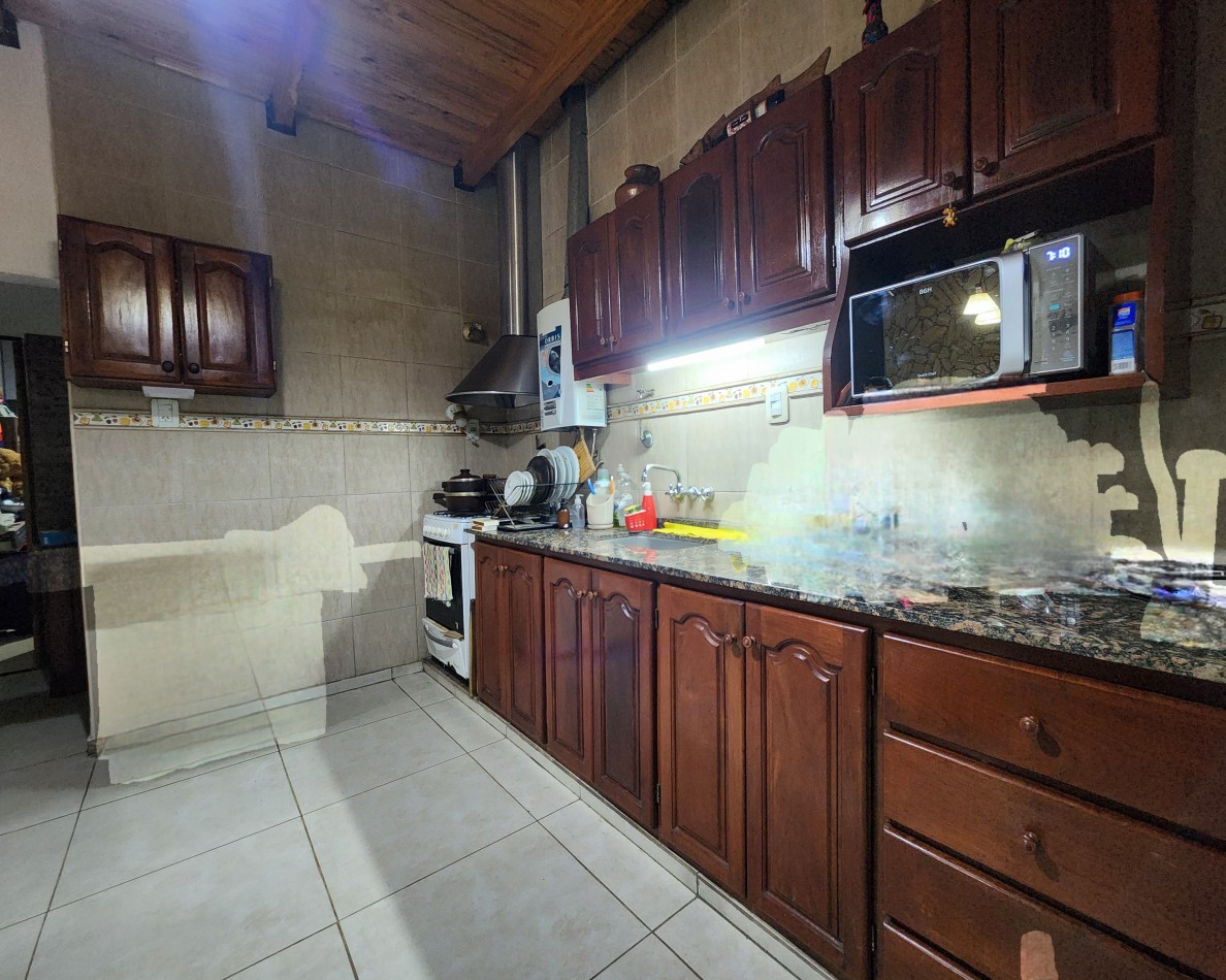 APTA CREDITO! CASA DE 2D+SALON+ COCHERA+ PATIO SAN LORENZO AL 1400