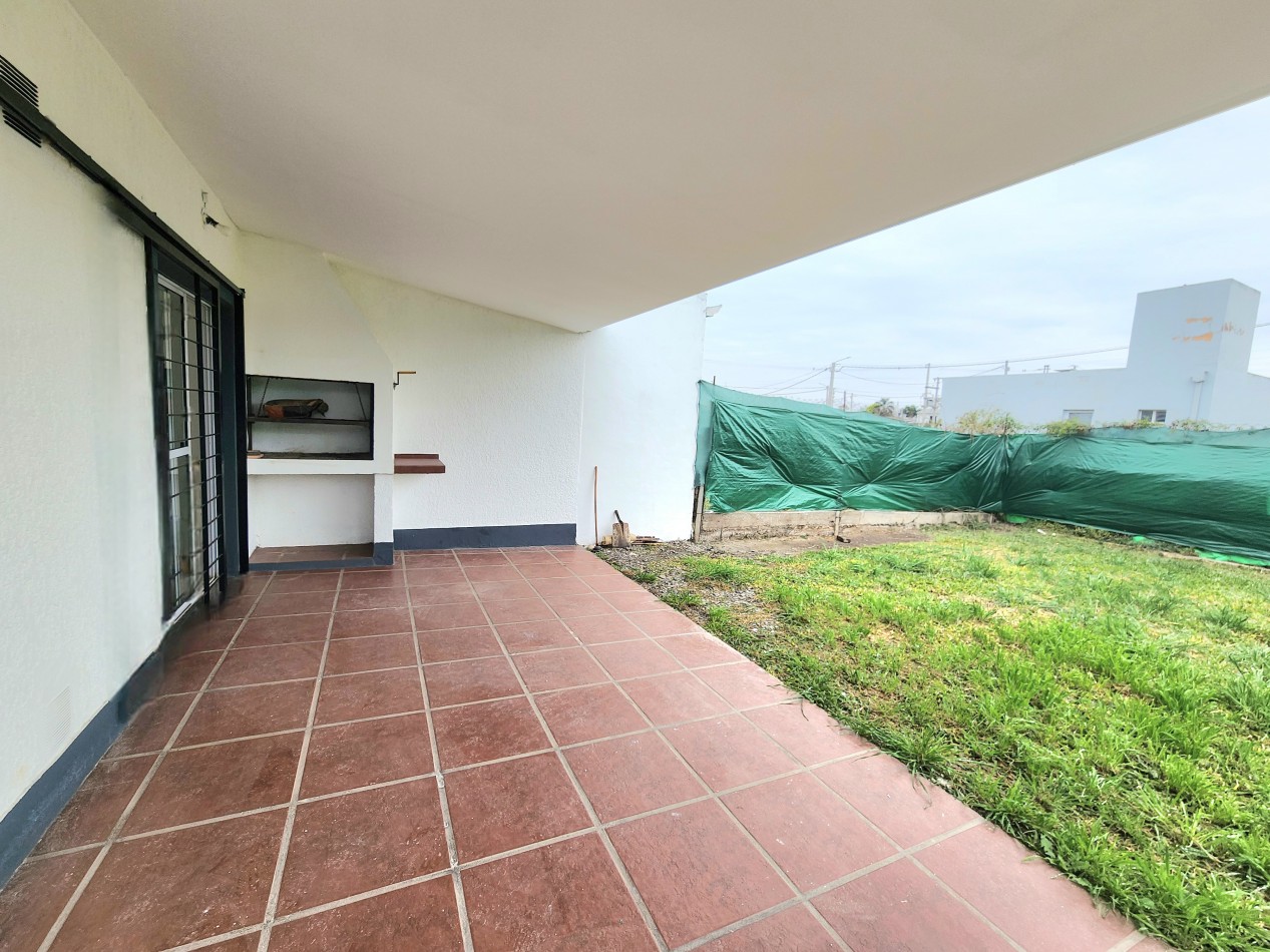 Los Nogales Plaza- Casa de 3D + Cochera + Fondo