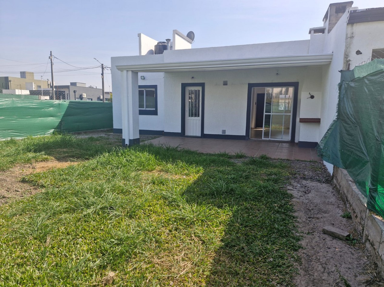 APTA CREDITO!!!B° Privado Los Nogales Plaza- Casa de 3D + Cochera + Fondo