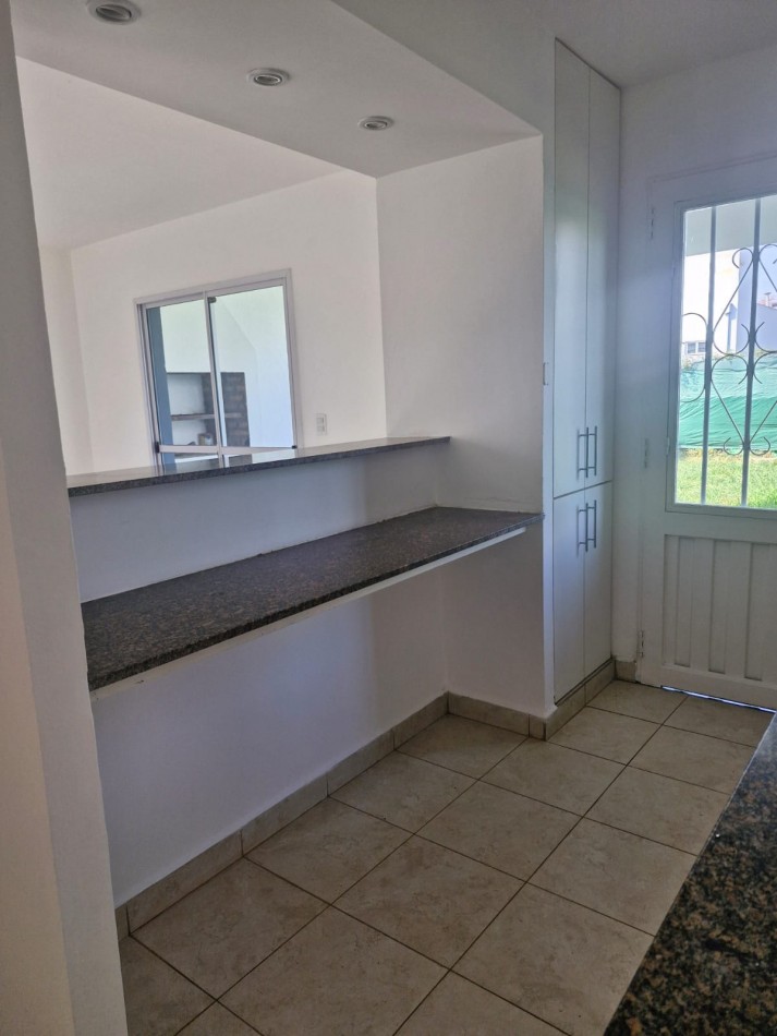 APTA CREDITO!!!B° Privado Los Nogales Plaza- Casa de 3D + Cochera + Fondo
