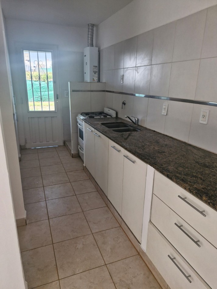 APTA CREDITO!!!B° Privado Los Nogales Plaza- Casa de 3D + Cochera + Fondo