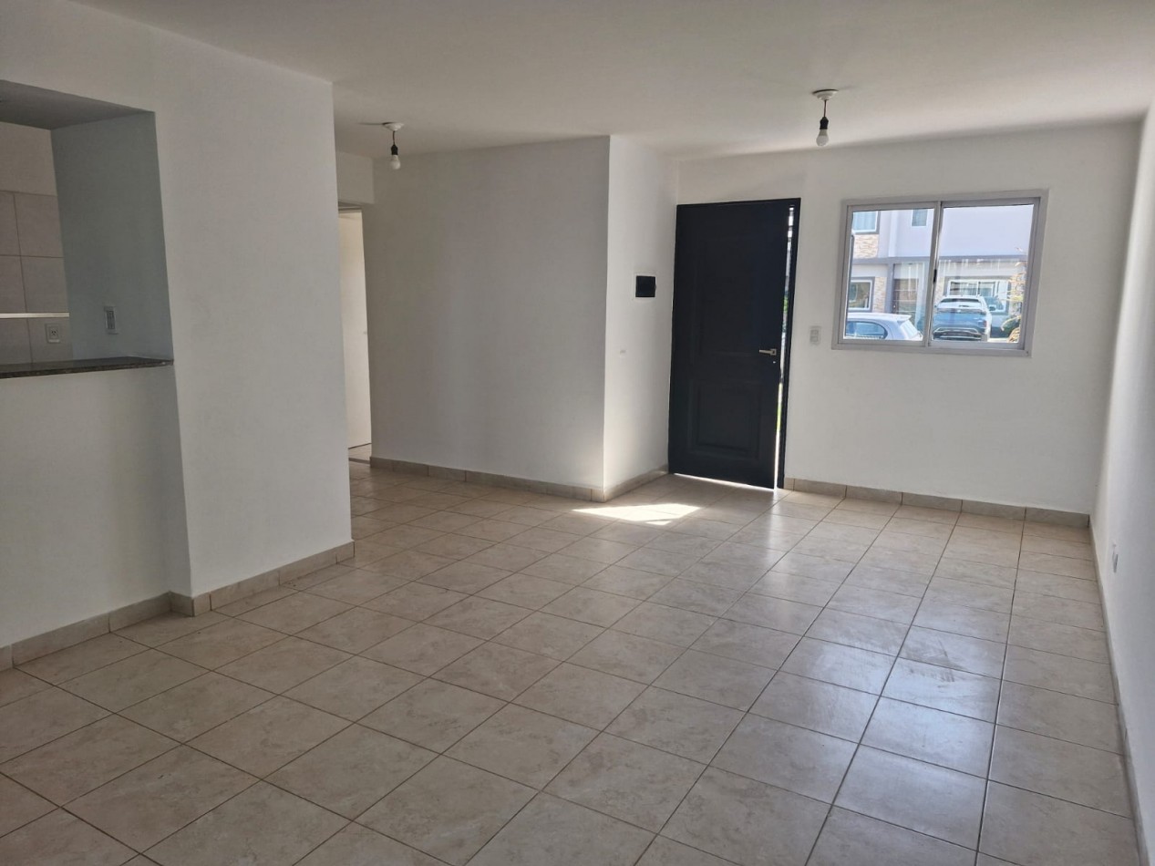 APTA CREDITO!!!B° Privado Los Nogales Plaza- Casa de 3D + Cochera + Fondo