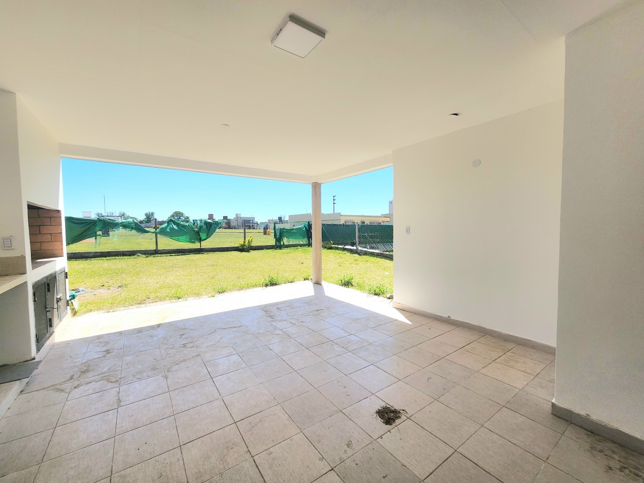 A estrenar!! B° Privado Las Quintas 2-  Casa a estrenar de 3D- Terreno de 406 m2