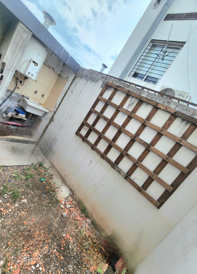 Alt. Av. America 1800 - Duplex de 2D c/ Patio y Cochera en Condominio Privado