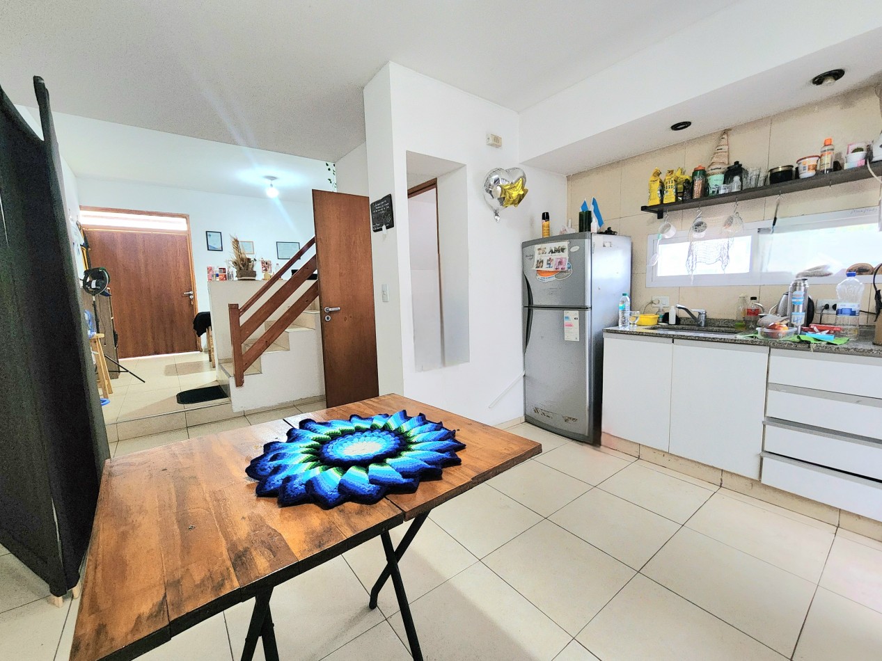 Alt. Av. America 1800 - Duplex de 2D c/ Patio y Cochera en Condominio Privado