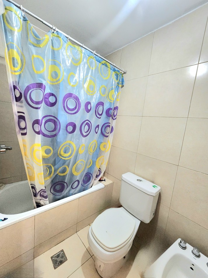 Alt. Av. America 1800 - Duplex de 2D c/ Patio y Cochera en Condominio Privado