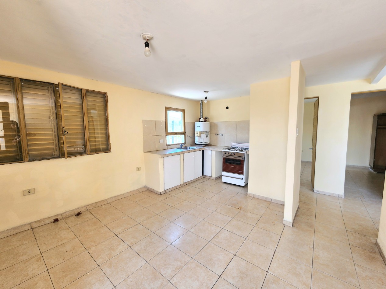 Uruguay al 1500 (Zona Plazoleta)- Casa Esquina 2D + Depto. 2D c/ Entrada Independiente 