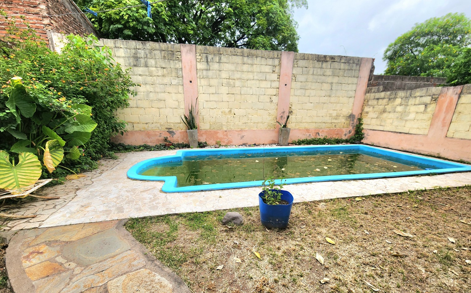 Las Talitas- B° Los Apostoles- Casa de 2D c/ Cochera y Pileta