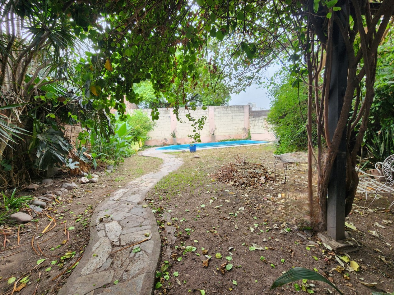 Las Talitas- B° Los Apostoles- Casa de 2D c/ Cochera y Pileta