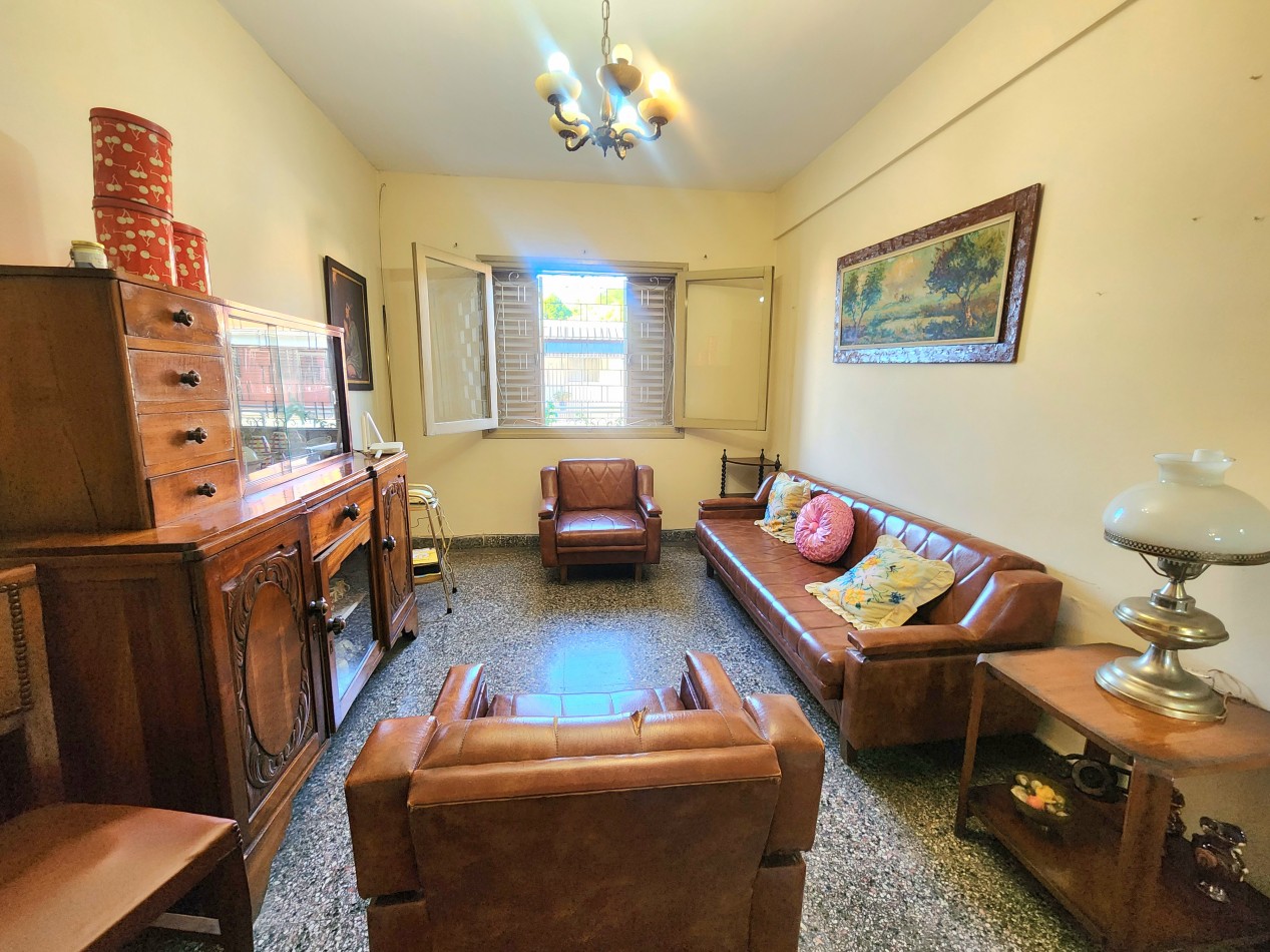 B° MODELO - URUGUAY AL 3300 - CASA DE 3D + FONDO + COCHERA - APTA CREDITO!!!