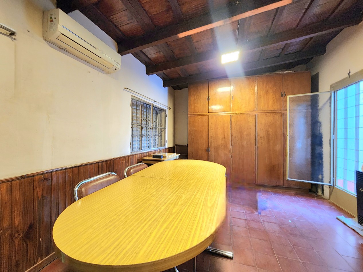 B° MODELO - URUGUAY AL 3300 - CASA DE 3D + FONDO + COCHERA - APTA CREDITO!!!